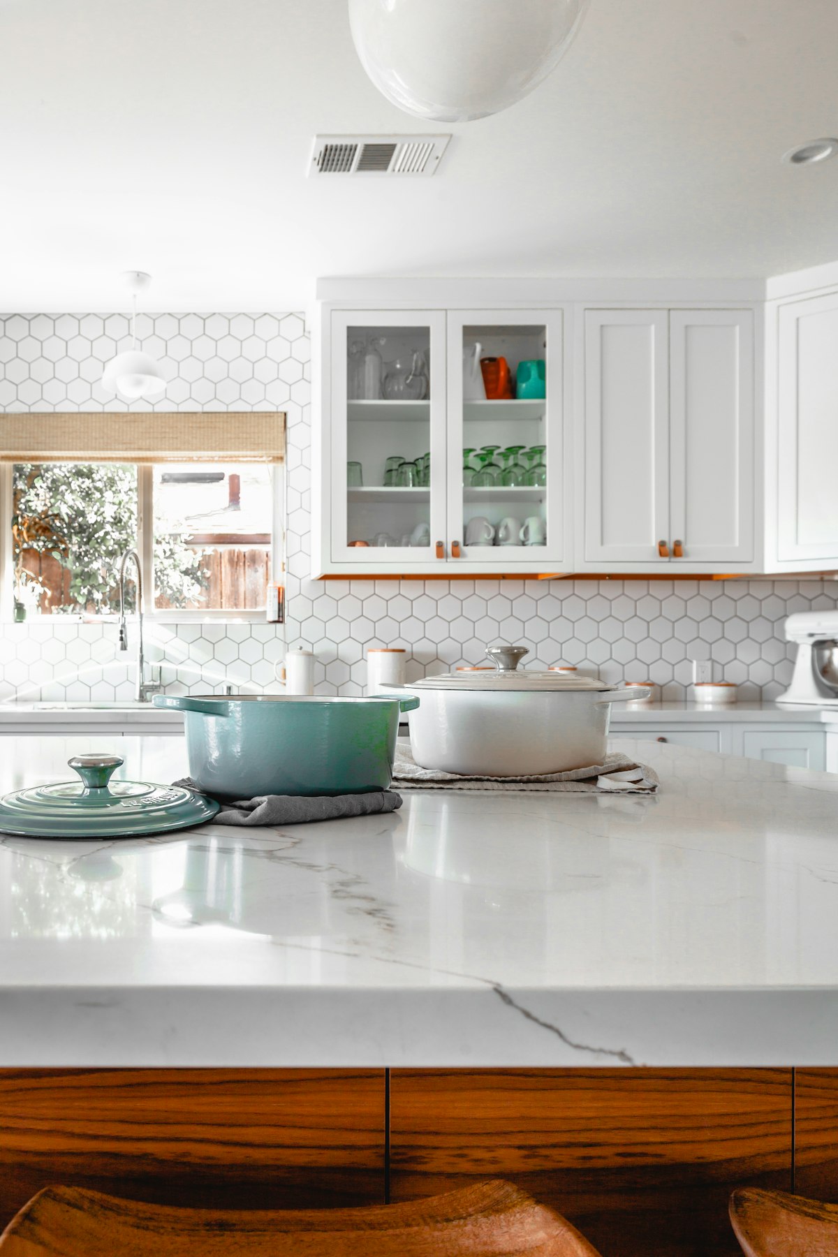 Modern kitchen joinery and worktop installation